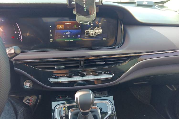 Used GAC Trumpchi M6 2025 Model MAX 270T WDCT Luxury Edition Audio And AC Panel