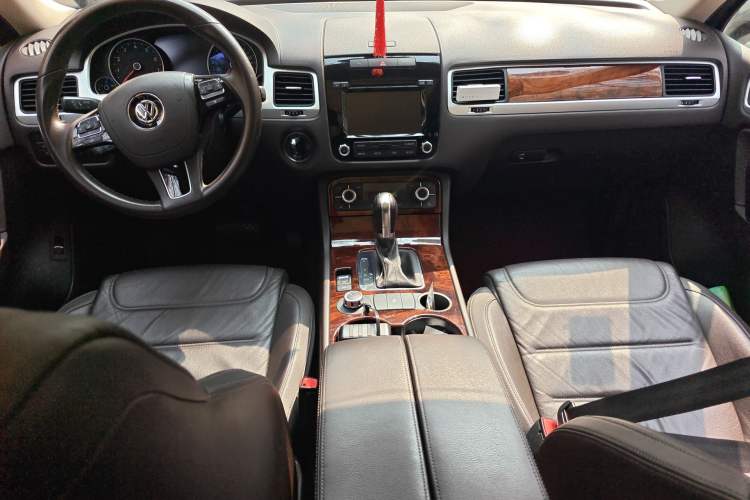 Used Volkswagen Touareg 2011 3.0 TSI Standard Version Center Console