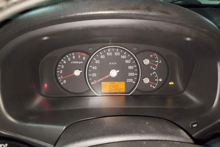 Used Kia Carens 2011 2.0L 7-Seater Automatic Standard Edition
