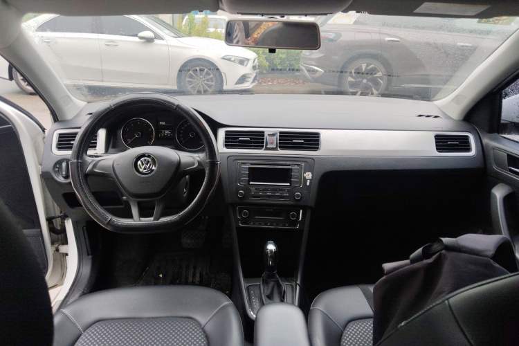 Used Volkswagen Santana 2015 HaoNa 230TSI DSG Comfort Model Center Console