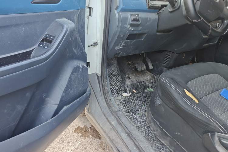 Used SAIC MAXUS EV30 2019 City Logistics Vehicle Fast Delivery Version Long Wheelbase Mengguli 35 kWh