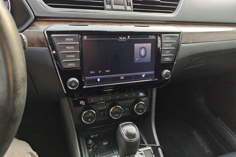 Used Skoda Superb 2016 TSI380 DSG Prestige Edition Audio And AC Panel