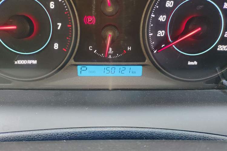 Used Chevrolet Captiva 2014 2.4L 4x4 Luxury Edition 5 Seats Odometer Close Up