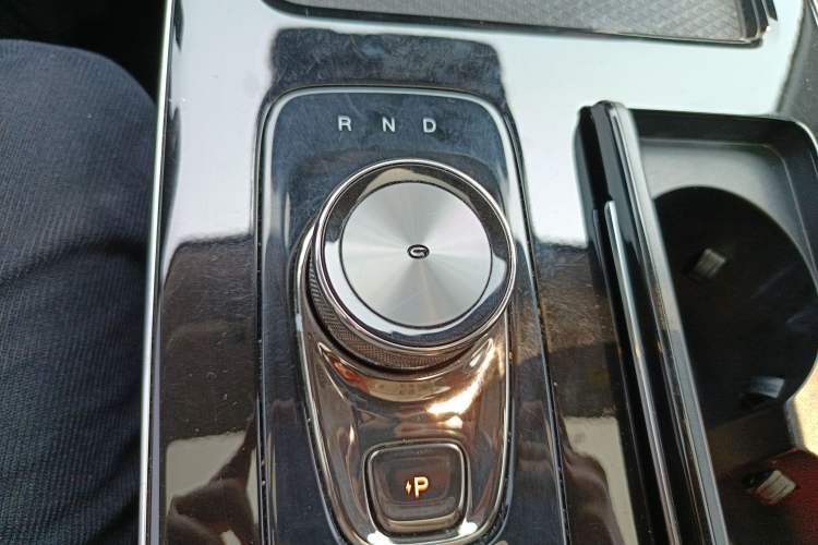 Used AION V 2021 Plus 70 Smart Technology Edition Lithium Iron Phosphate Gear Lever