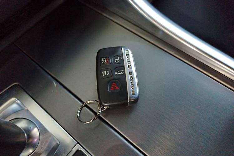 Used Land Rover Range Sport 2017 3.0 SC V6 SE Interior 1