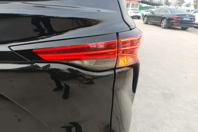 Used Toyota Granvia 2023 2.5L Hybrid Flagship VIP Edition