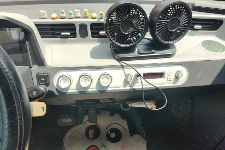 Used Wuling Hongguang MINIEV 2021 Macaron Premium Model – Lithium Iron Phosphate Audio And AC Panel