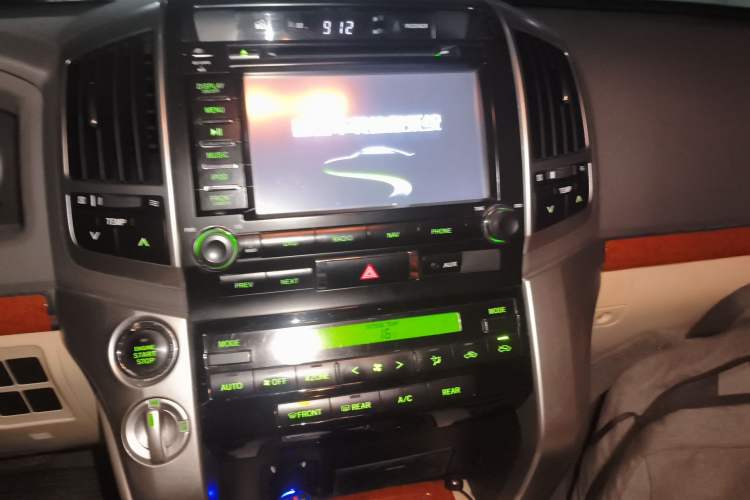 Used Toyota Land Cruiser 2012 4.0L Automatic VX Audio And AC Panel