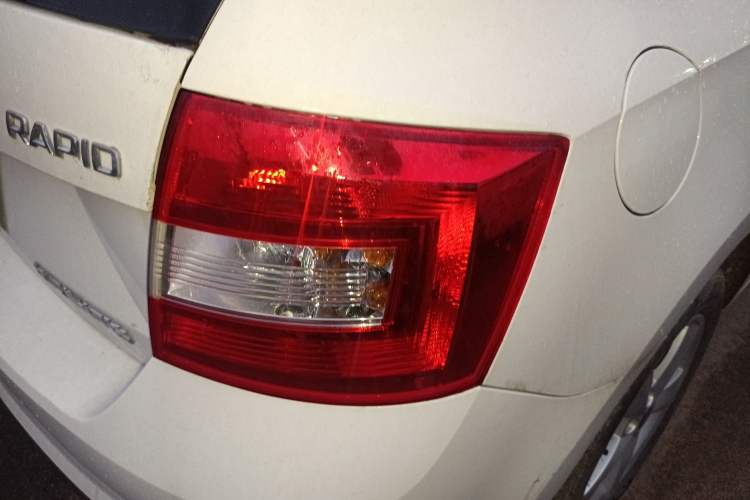 Used Skoda Rapid Spaceback 2018 1.6L Automatic Comfort Edition
