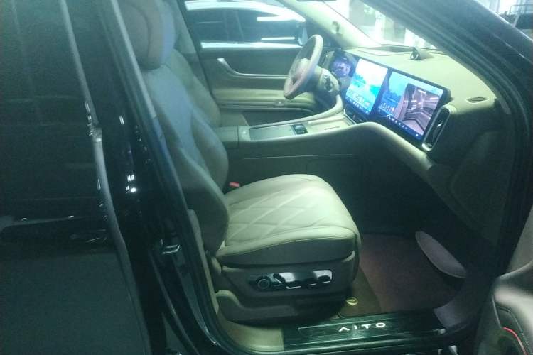 Used Hima AITO M9 2025 Extended-Range Max Version 52 kWh 6-Seater Edition