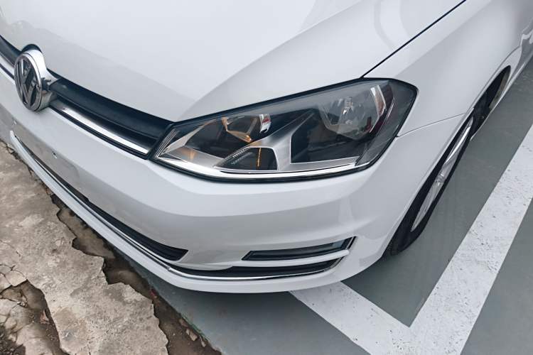 Used Volkswagen Golf 2016 1.6L Automatic Fashion Model Left Front Headlight