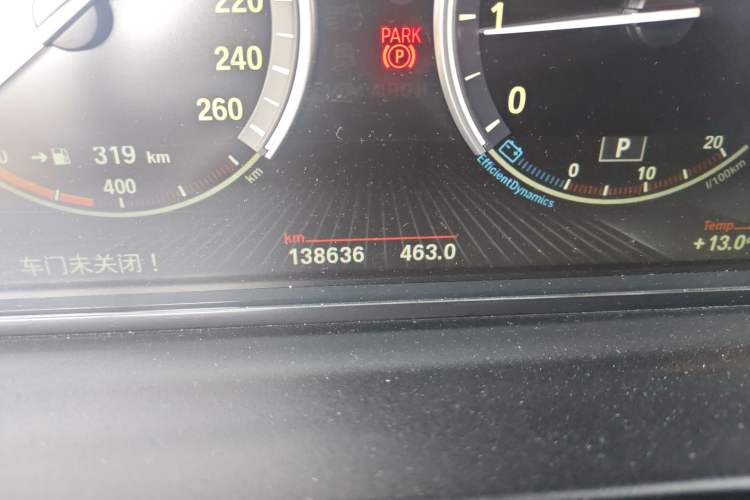 Used BMW 5 Series 2014 525Li Leading Model Odometer Close Up