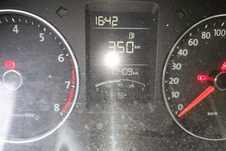 Used Volkswagen Lavida 2013 Restyled Classic 1.6L Manual Comfort Edition Odometer Close Up