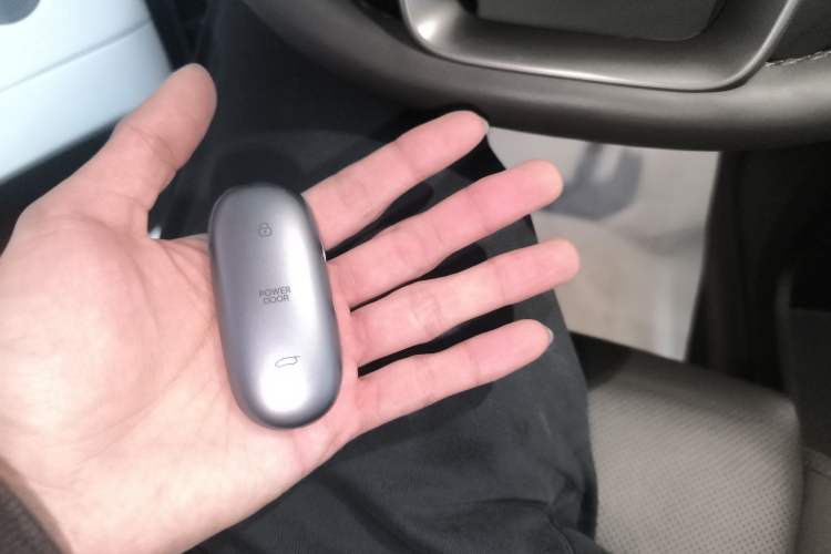 Used Li Auto MEGA 2024 Ultra Model
