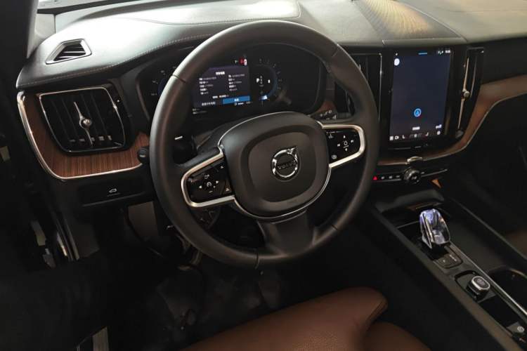 Used Volvo XC60 2024 B5 4x4 Smart Luxury Edition