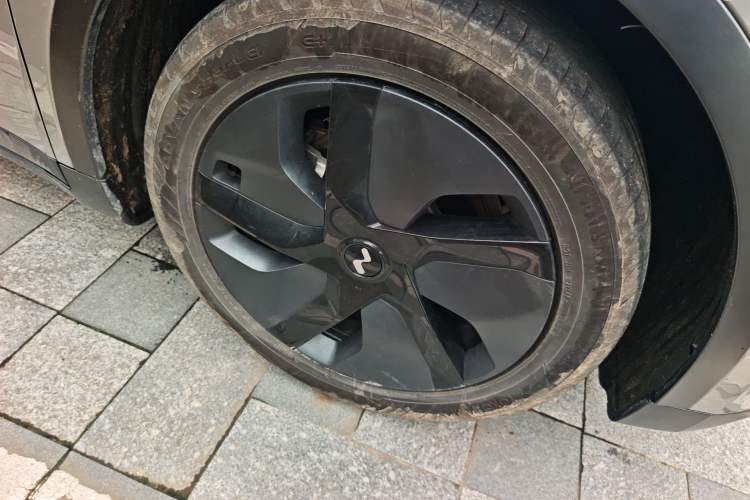 Used ONVO L60 2024 60 kWh Rear-Drive Version Right Front Wheel Hub