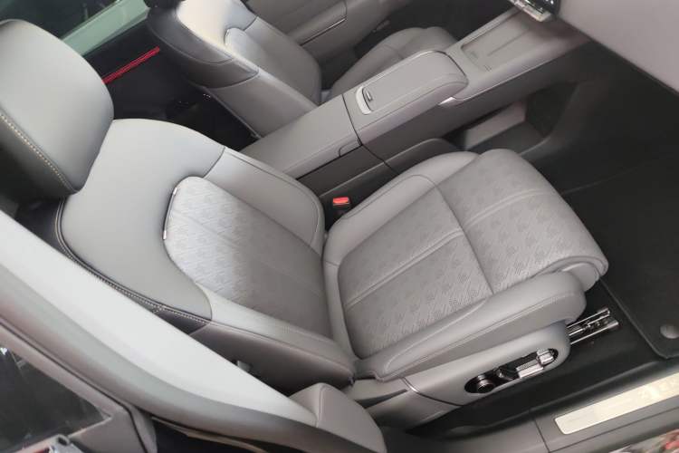 Used Zeekr 7X 2025 100 kWh Long-Range Rear-Wheel Drive with Intelligent Driving Features
