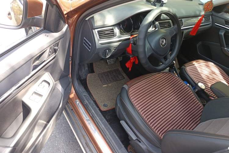 Used Volkswagen C-TREK 2017 230TSI DSG Comfort Version