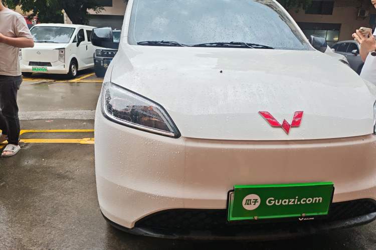 Used Wuling Hongguang New Energy 2024 All-Electric Model 300KM Standard Version Right Front Headlight