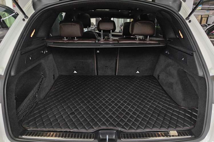 Used Mercedes-Benz GLC 2019 GLC 300 L 4MATIC Dynamic Model Trunk