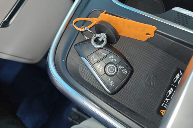 Used Buick Century 2023 2.0T Six-Seater Yinshi Edition Vehicle Key