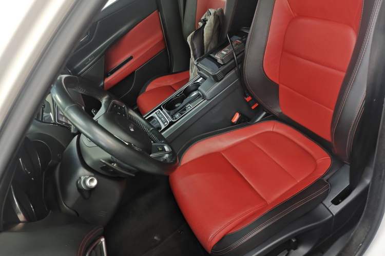 Used Jaguar XE 2015 2.0T 240 PS R-Sport
