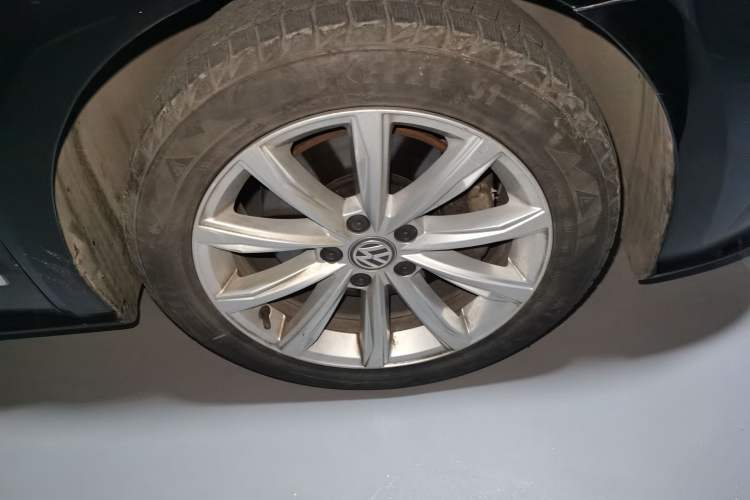 Used Volkswagen Passat 2016 280TSI DSG Prestige Edition Right Front Wheel Hub