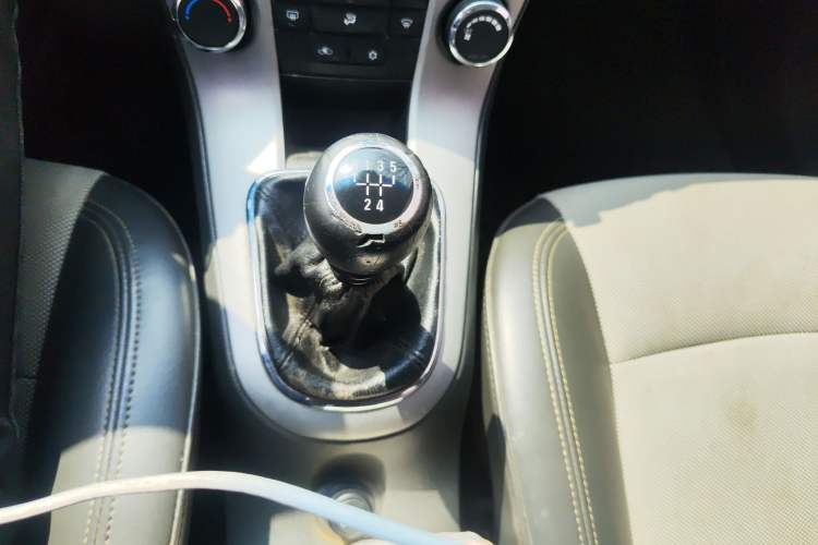 Used Chevrolet Cruze 2012 1.6L SE MT Gear Lever