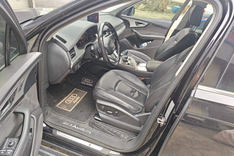 Used Audi Q7 2018 40 TFSI Comfort Model
