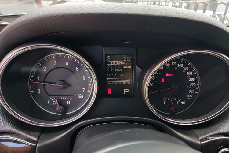 Used Jeep Grand Cherokee 2011 Revised Version 3.6L Comfort Edition
