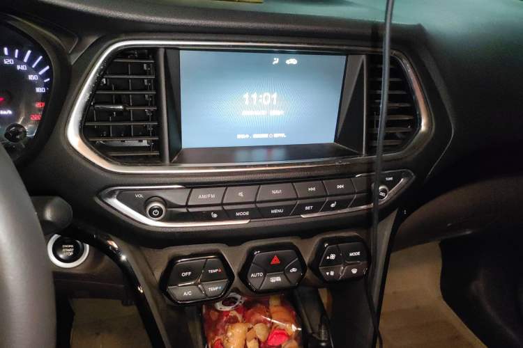 Used GAC Trumpchi GS4 2017 235T Automatic Two-Wheel Drive Luxury Smart Connectivity Version Audio And AC Panel