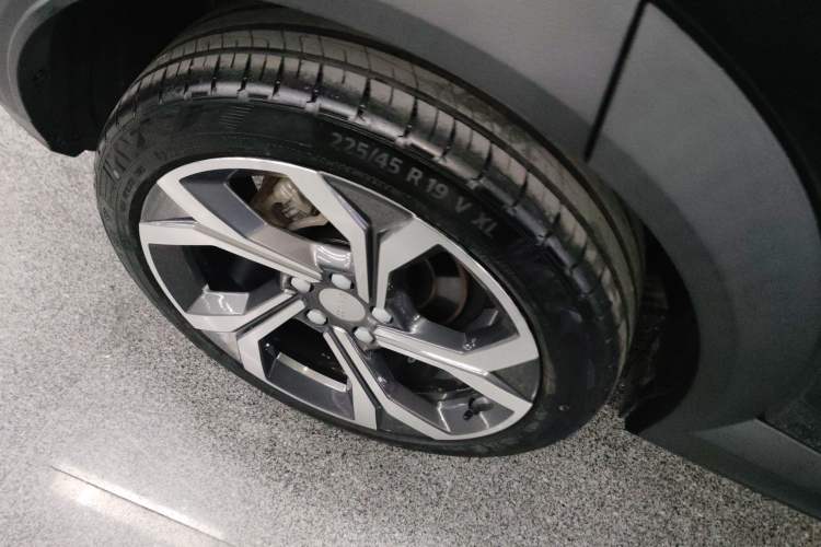 Used Lynk & Co 06 EM-P 2023 1.5T Remix PHEV Hero
