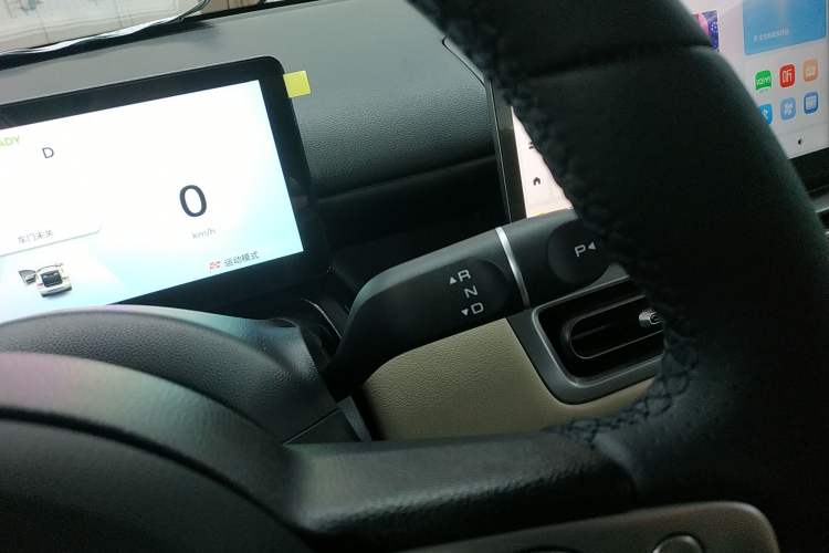 Used Wuling Bingo PLUS 2024 401 km Range 5-Seater Version Gear Lever