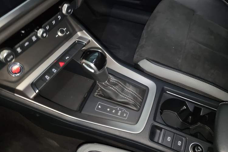 Used Audi Q3 2020 35 TFSI Ambition Dynamic Edition Gear Lever