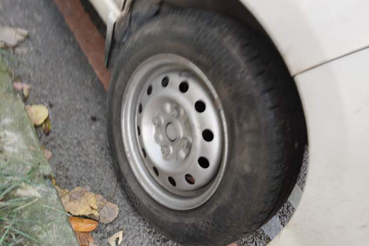 Used Foton Scenic V5 2017 1.5L Van Base Version DAM15DR