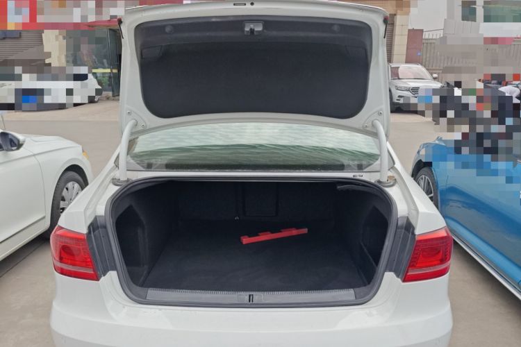 Used Volkswagen Magotan 2015 1.8TSI Advanced Model Trunk