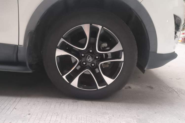 Used Soueast DX7 2015 1.5T Manual Elite Model Right Front Wheel Hub