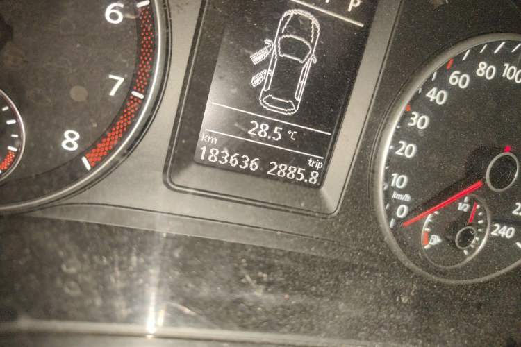 Used Volkswagen Golf 2011 1.4TSI Cross Golf Odometer Close Up