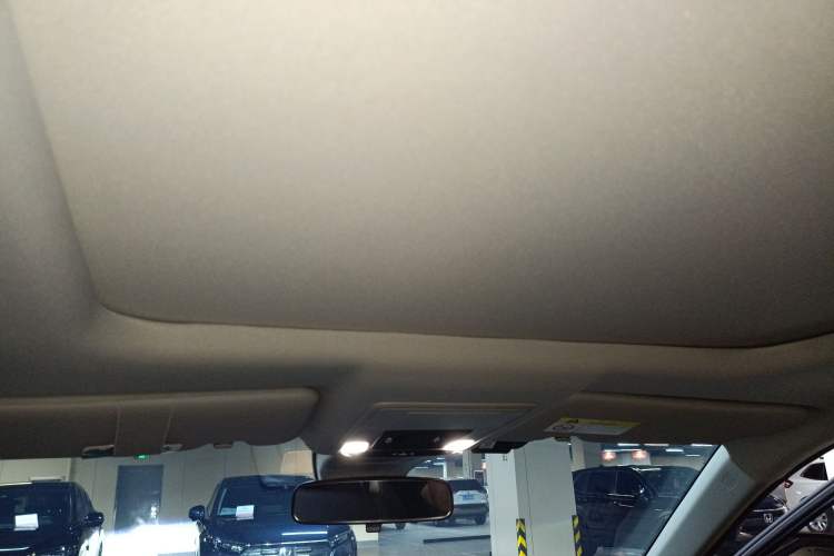 Used Honda Breeze 2023 240TURBO Two-Wheel-Drive Luxury PRO 7-Seater Headliner