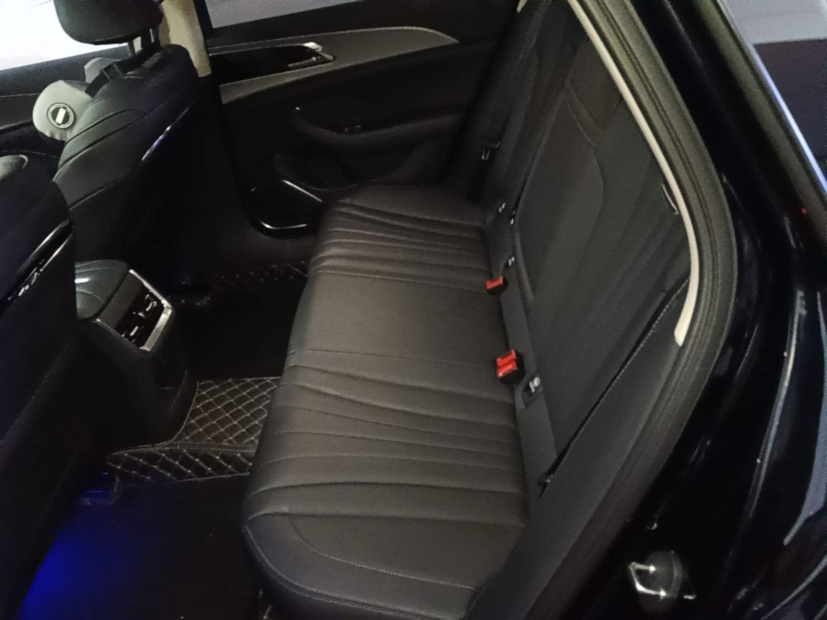 Hongqi H5 2024 2.0T Automatic Smart Connect Flagship Edition - Chinese Trim Xiang — снимка 20