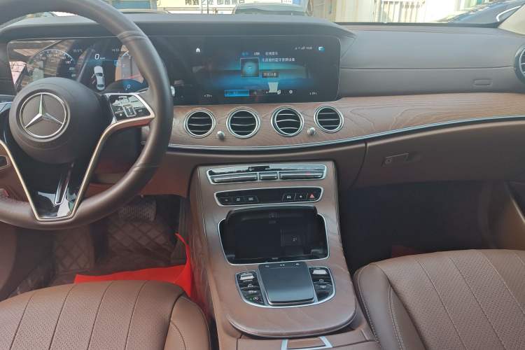 Used Mercedes-Benz E-Class 2021 Restyled E 300 L Luxury Edition Audio And AC Panel