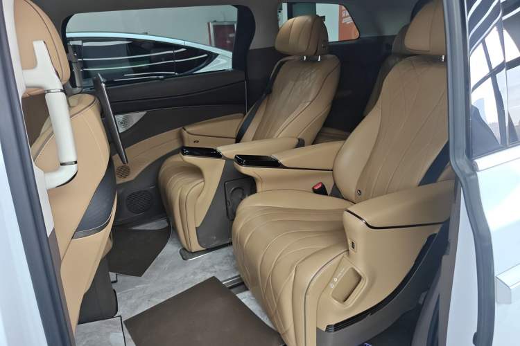 Used Denza D9 2024 DM-i 980 Four-Wheel Drive Prestige Model