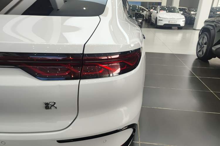 Used BYD Han 2023 EV Champion Edition 605KM Front-Drive Premium Model Right Rear Taillight