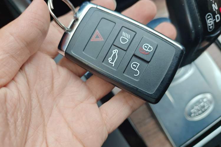 Used Land Rover Discovery Sport 2022 Revised Version 249 PS R-Dynamic S Performance Edition 5 Seats Vehicle Key