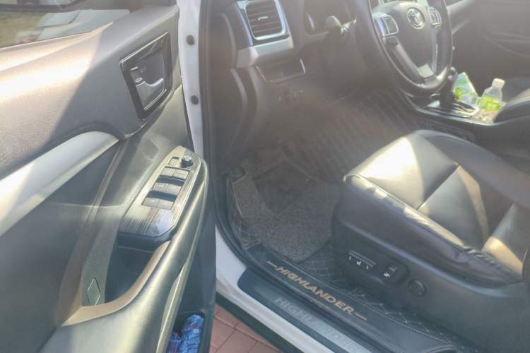 Used Toyota Highlander 2018 2.0T Four-Wheel Drive Luxury Version 7 Seats China VI Standard