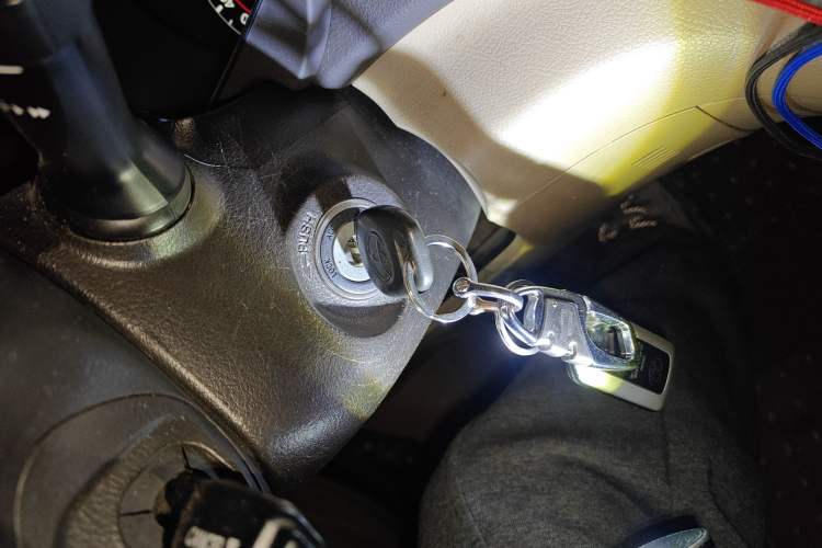 Used Toyota Highlander 2011 2.7L Two-Wheel Drive 7-Seater Luxury Edition