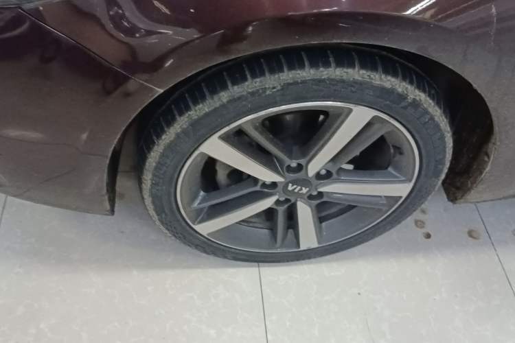 Used Kia K3 2017 1.6L Automatic 15th Anniversary Special Edition GLS Left Front Wheel Hub