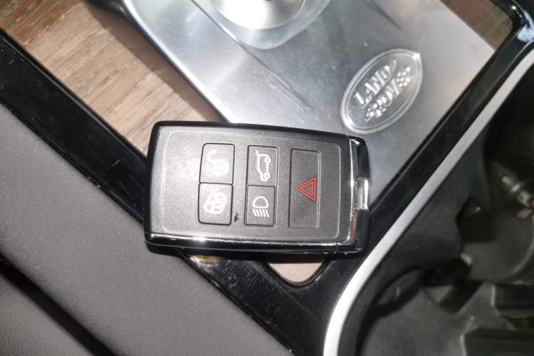 Used Land Rover Discovery Sport 2022 Revised Version 249 PS R-Dynamic S Performance Edition 5 Seats Interior 1