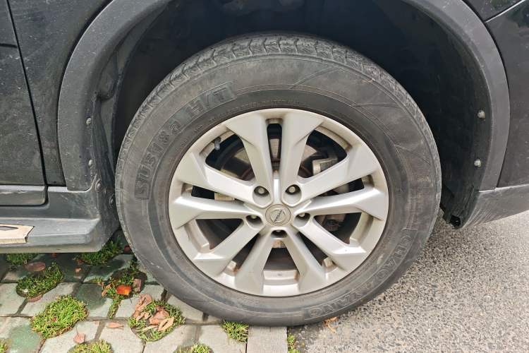 Used Nissan X-Trail 2014 2.0L CVT Comfort Edition 2WD Right Front Wheel Hub