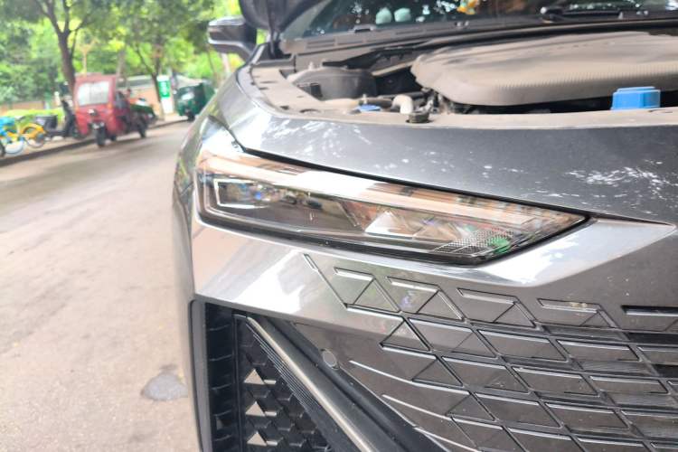 Used CHANGAN UNI-V 2022 1.5T Prestige Version Right Front Headlight